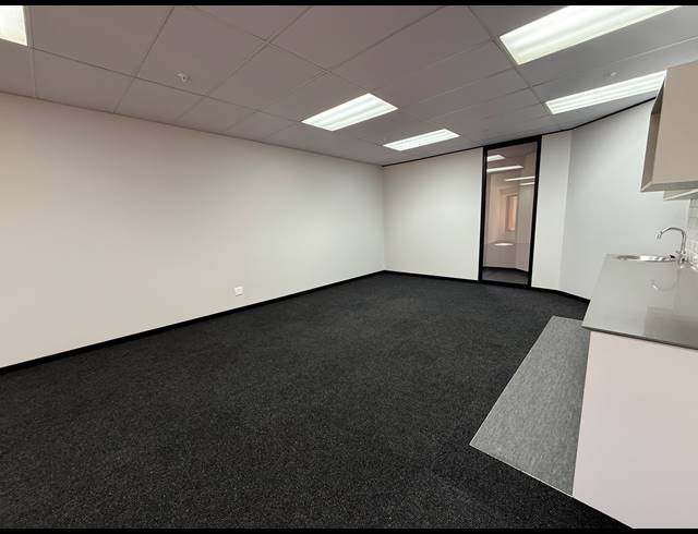 108M² OFFICE TO LET IN PARKTOWN